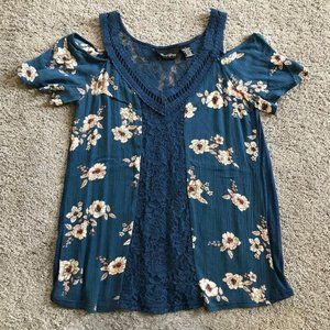 Rose & Grace women’s size small blue floral cold shoulder top